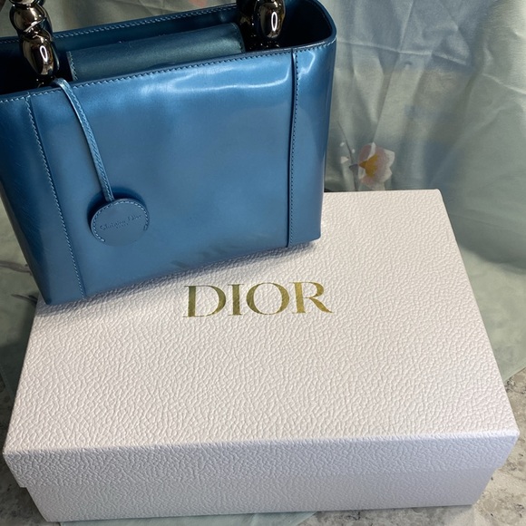 Christian Dior Maris Pearl Logo Patent Leather Handbag - Picture 3 of 17